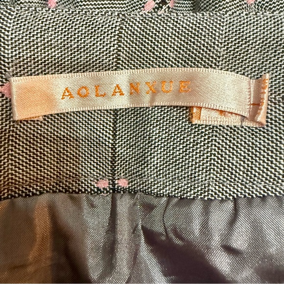 Aolanxue Gray Plaid Pleated Skirt with Lace Detail - Coquette Academia - Picture 4 of 5